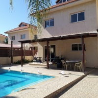 3 bedroom house with private swimming pool and walking distance from the beach in Dhekelia area